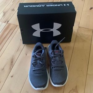 NIB Under Armour boys tennis shoes